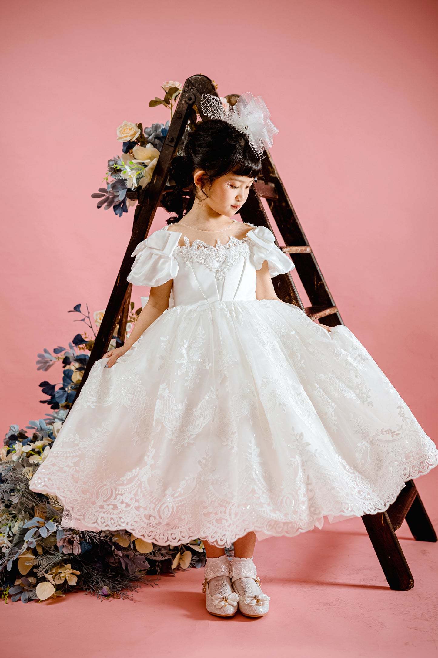 Queen of Baroque - White Lace Gown