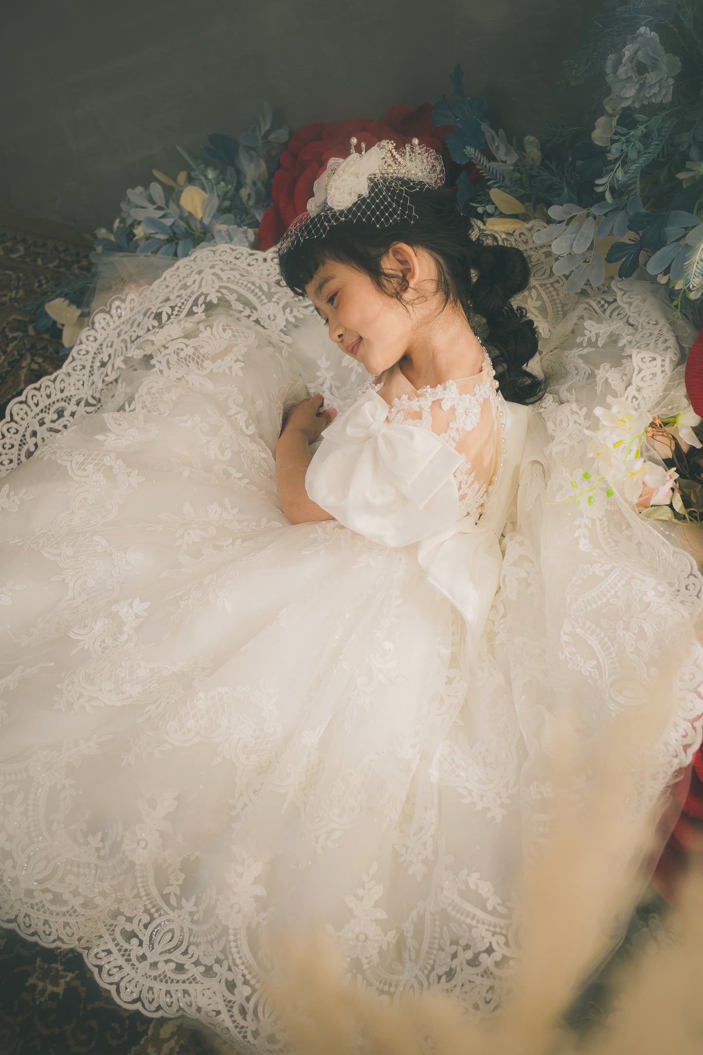 Queen of Baroque - White Lace Gown