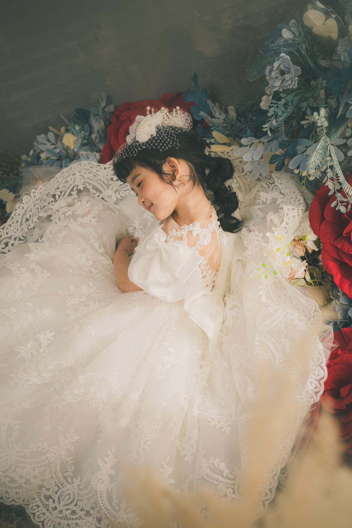 Queen of Baroque - White Lace Gown