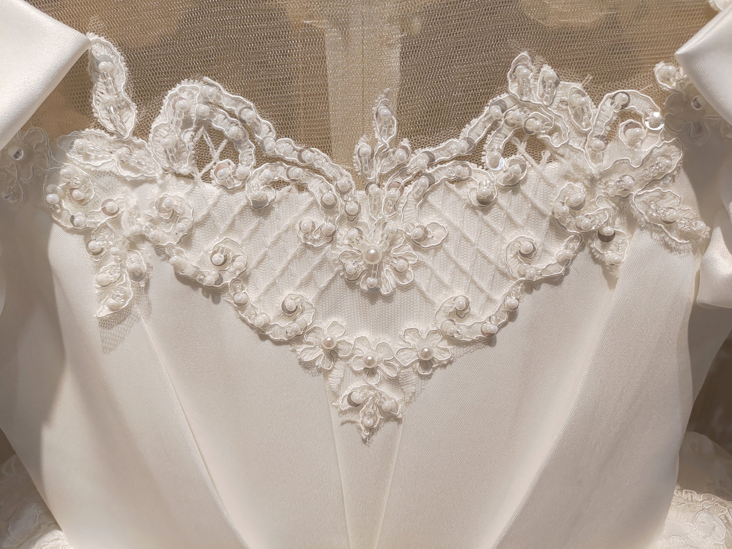 Queen of Baroque - White Lace Gown