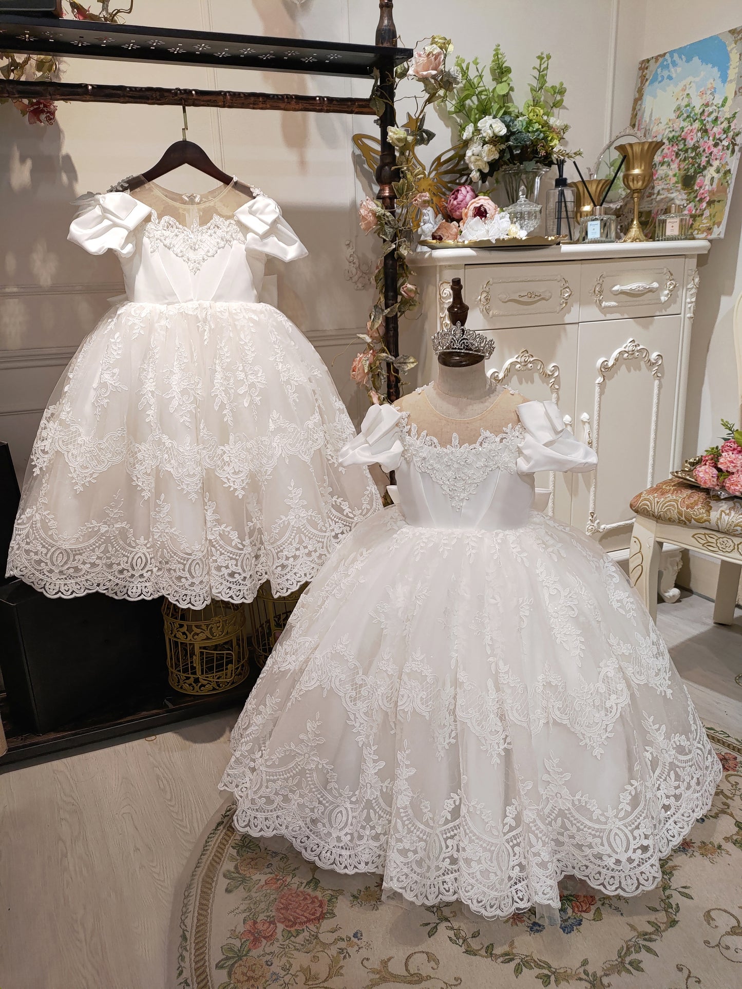 Queen of Baroque - White Lace Gown