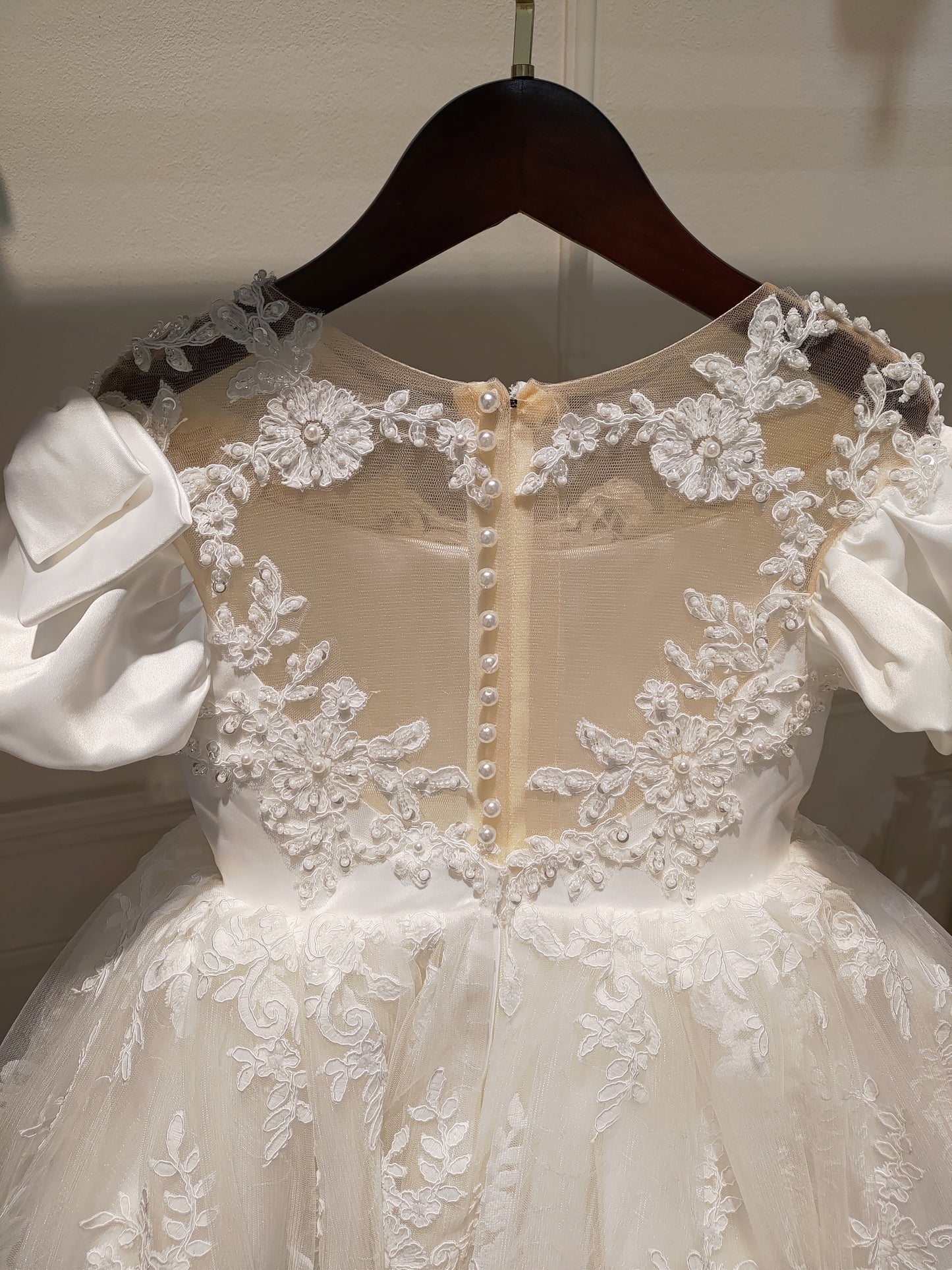 Queen of Baroque - White Lace Gown