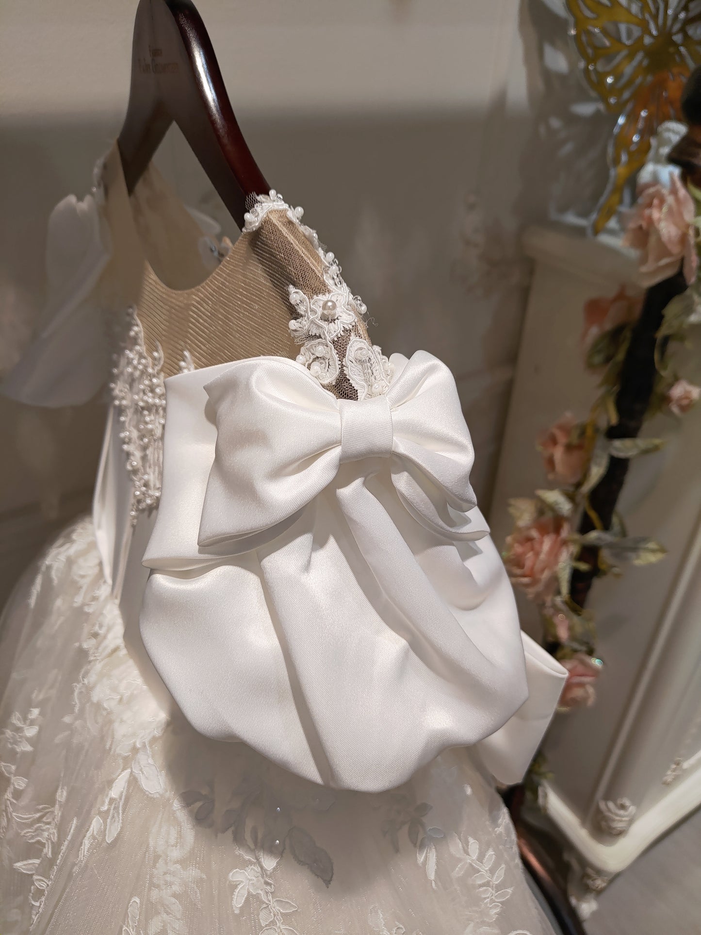 Queen of Baroque - White Lace Gown