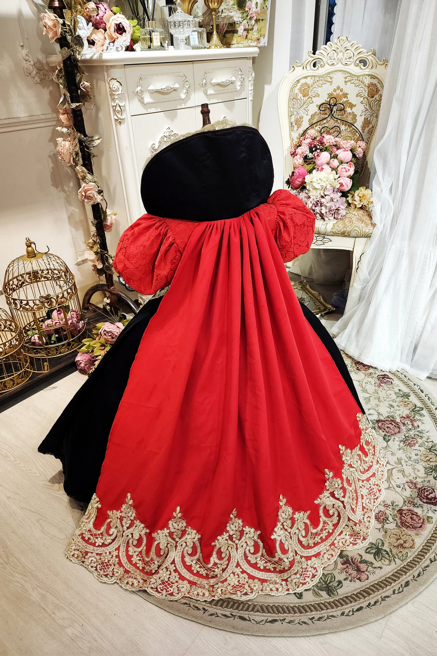 Vampire Duchess ~Red and Black Gown with Detachable Gown~