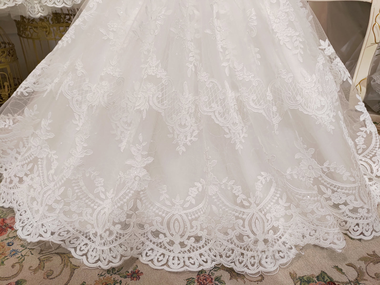 Queen of Baroque - White Lace Gown